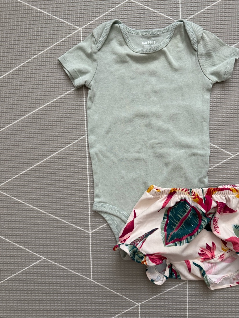Carter's|Baby girl pastel Sage Short-Sleeve onesie bodysuit & tropical florals•